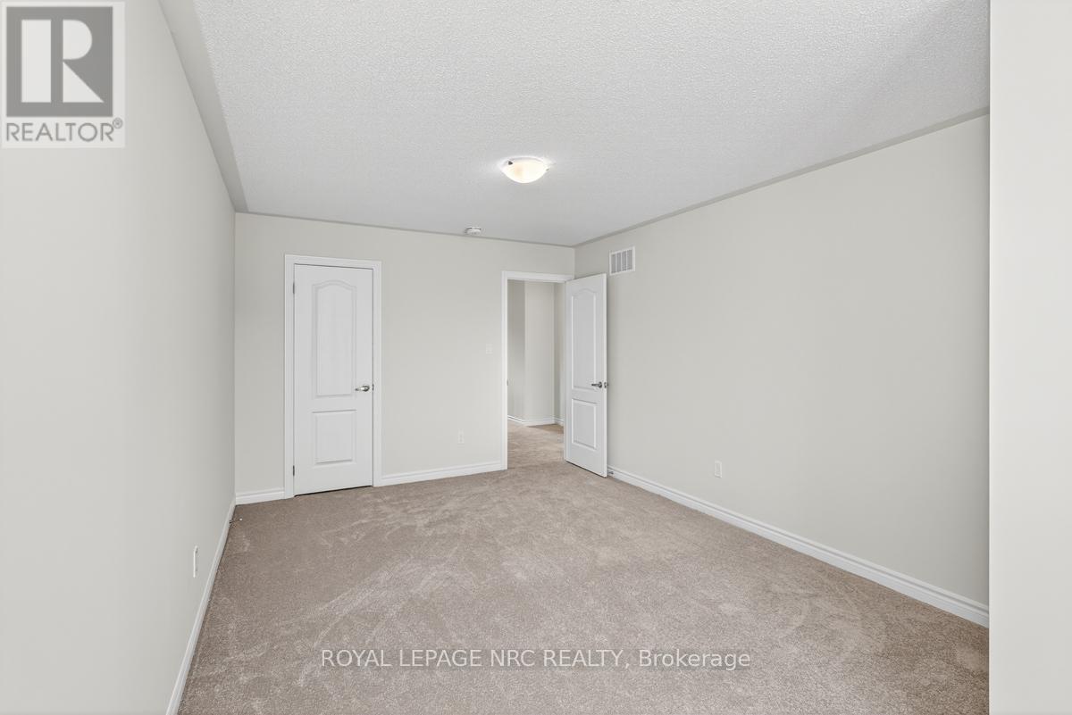 49 Huntsworth Avenue, Thorold, Ontario  L2V 0N2 - Photo 31 - X12349372