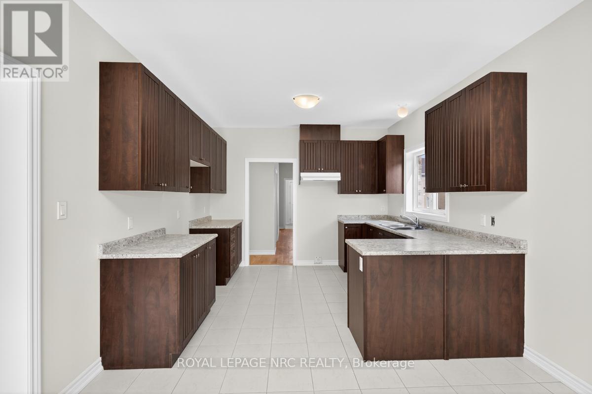 49 Huntsworth Avenue, Thorold, Ontario  L2V 0N2 - Photo 9 - X12349372
