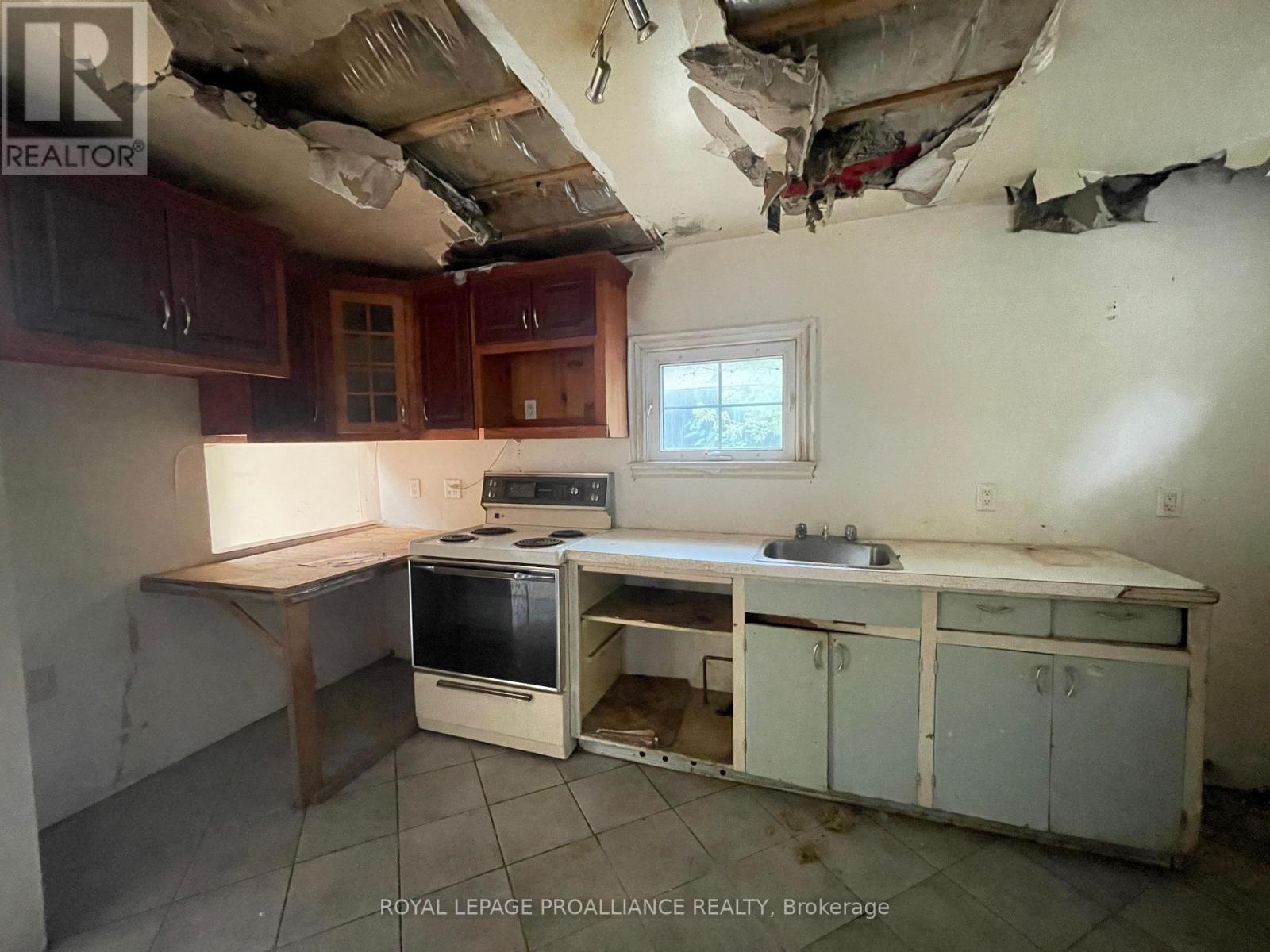 440 Bellevue Street, Peterborough North (South), Ontario  K9H 5G6 - Photo 17 - X12347657