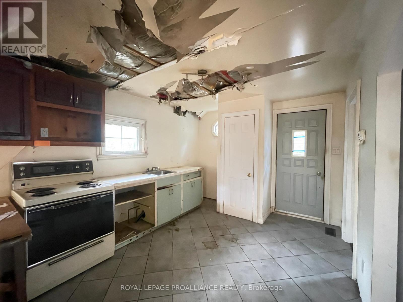 440 Bellevue Street, Peterborough North (South), Ontario  K9H 5G6 - Photo 16 - X12347657