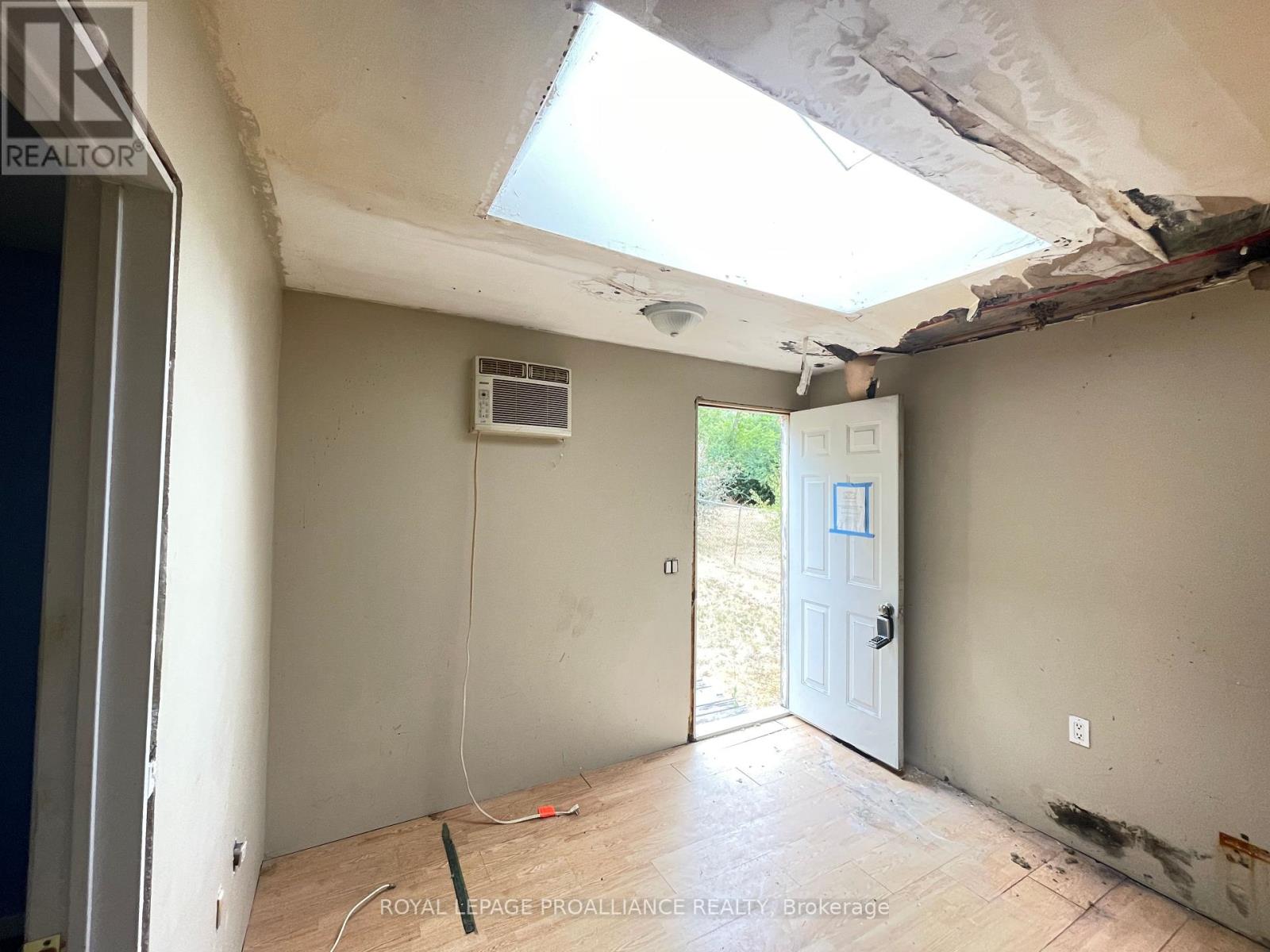 440 Bellevue Street, Peterborough North (South), Ontario  K9H 5G6 - Photo 13 - X12347657