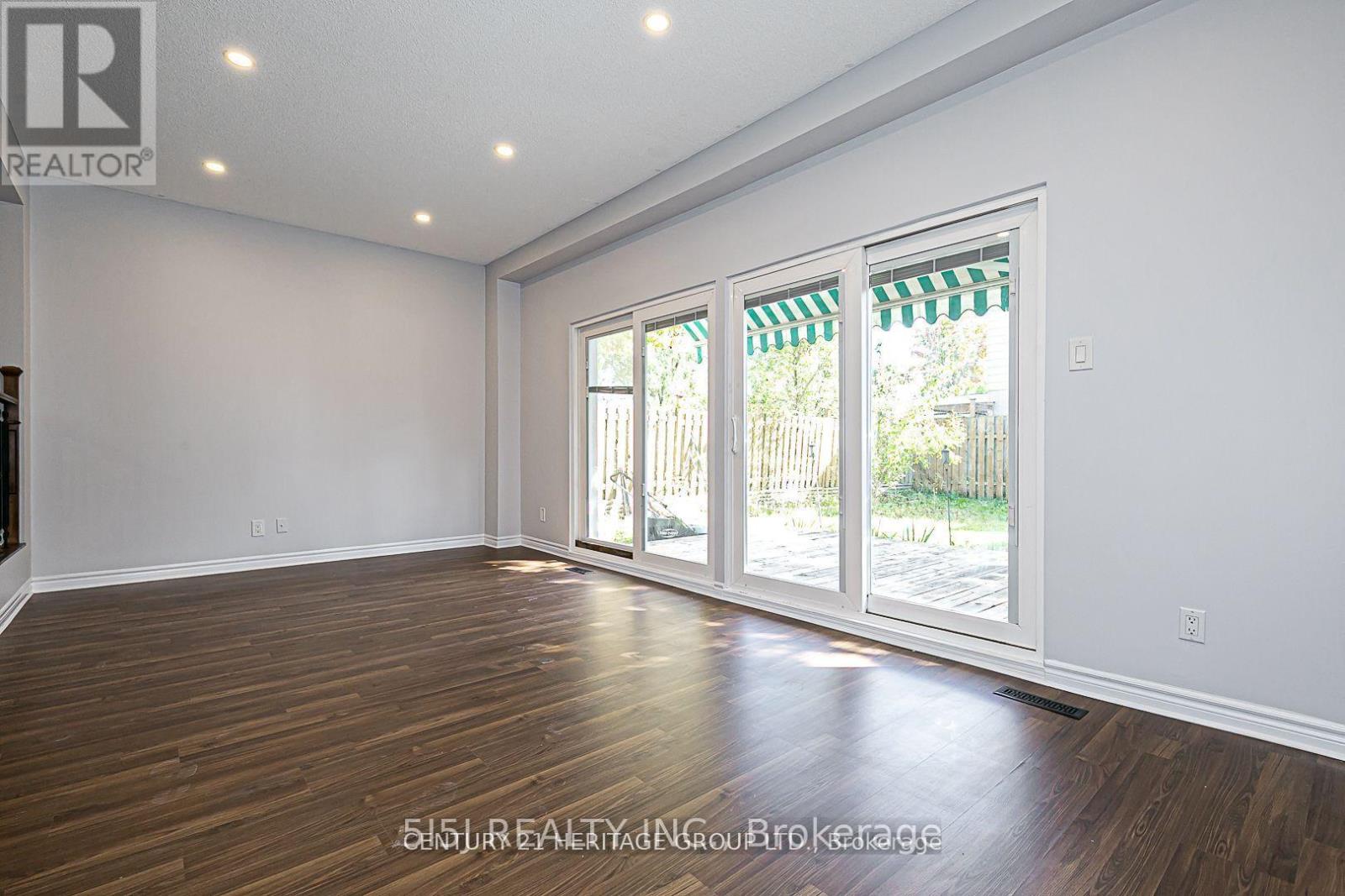 694 Beman Drive, Newmarket, Ontario L3Y 4Z2 - Photo 4 - N12349394