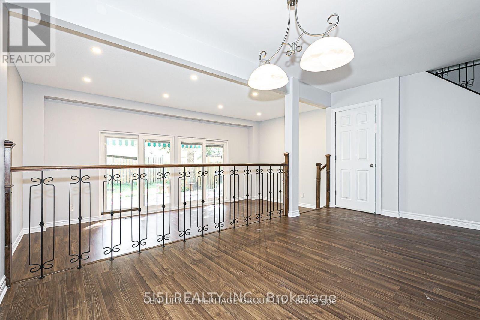 694 Beman Drive, Newmarket, Ontario L3Y 4Z2 - Photo 5 - N12349394