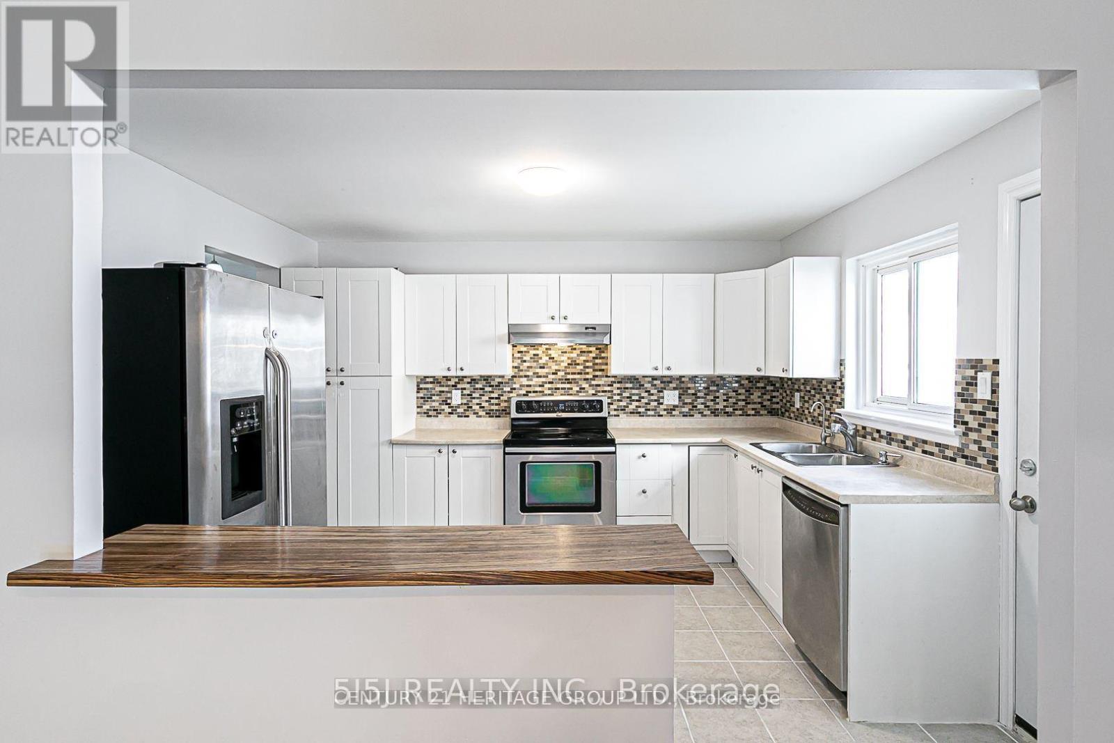 694 Beman Drive, Newmarket, Ontario L3Y 4Z2 - Photo 8 - N12349394