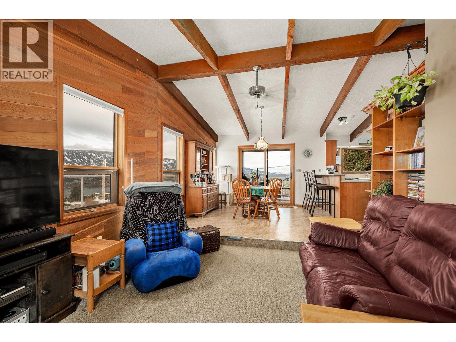 Property at 14231 East Hill Road image 3