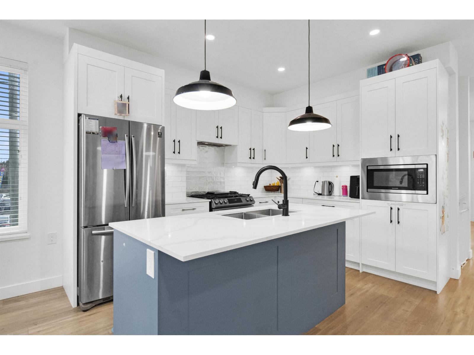 Property at 10 21688 52 AVENUE image 2