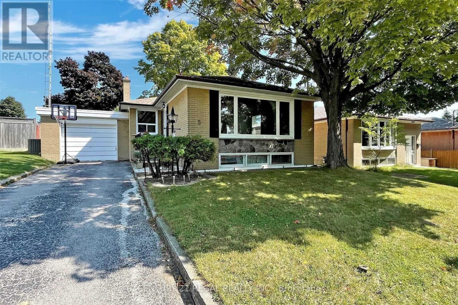 LOWER ROOM - 5 STEVENVALE DRIVE, Toronto, Ontario