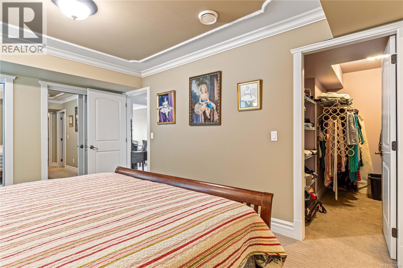 Property at 4576 Laguna Way image 2