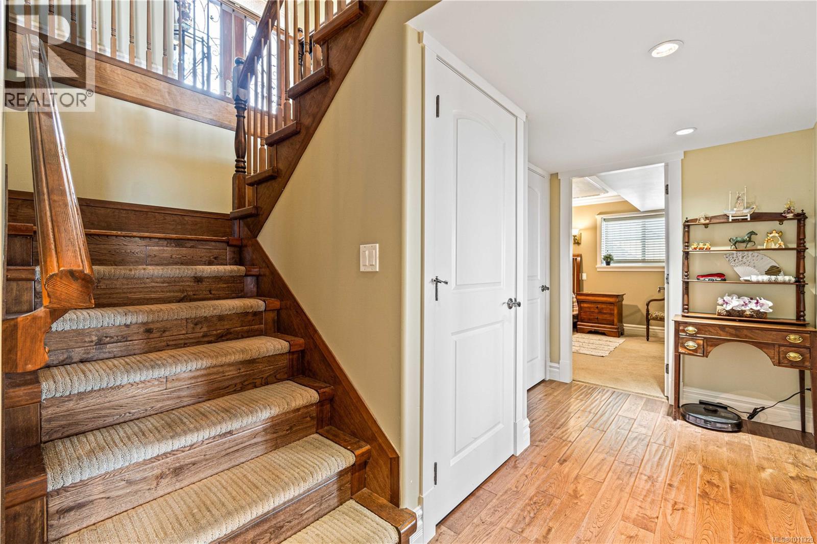 Property at 4576 Laguna Way image 5