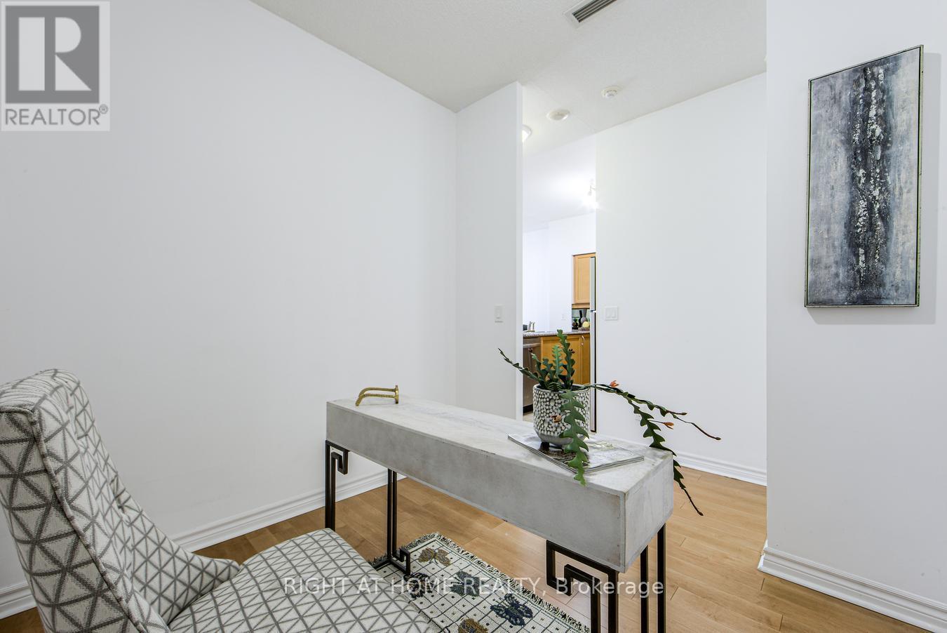 1809 - 388 Prince Of Wales Drive, Mississauga (City Centre), Ontario L5B 0A1 - Photo 12 - W12349406