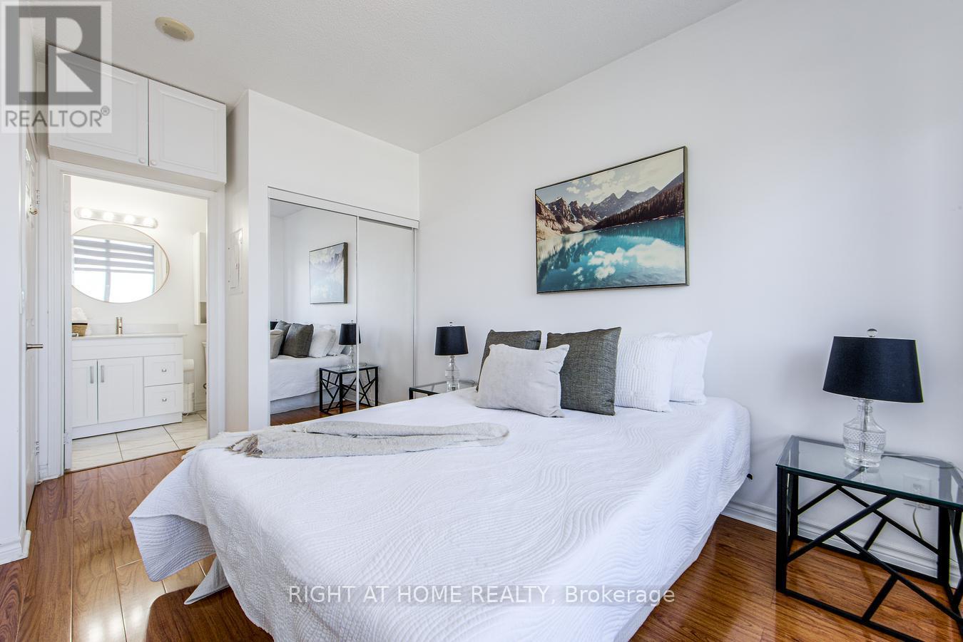 1809 - 388 Prince Of Wales Drive, Mississauga (City Centre), Ontario L5B 0A1 - Photo 29 - W12349406