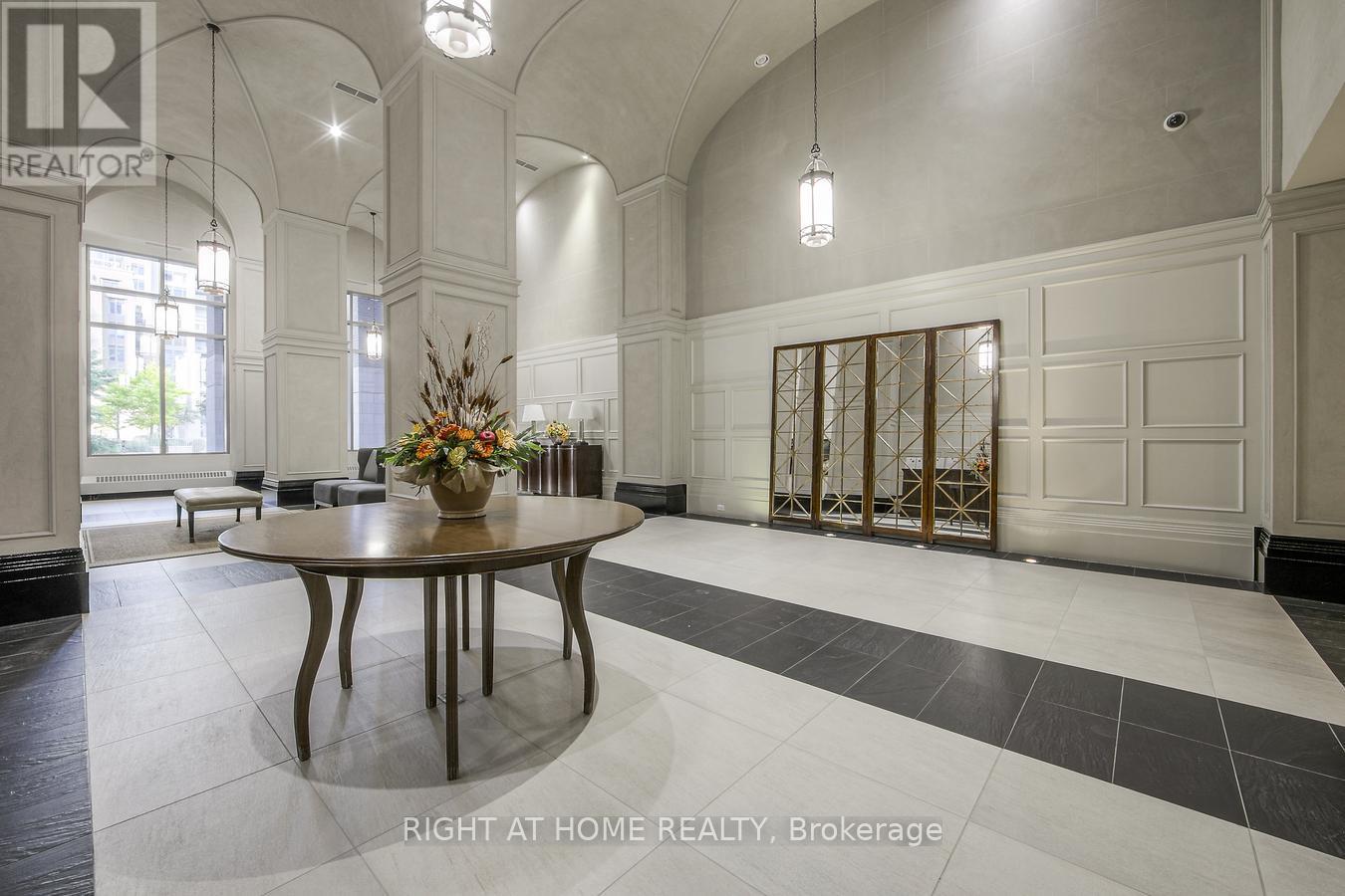 1809 - 388 Prince Of Wales Drive, Mississauga (City Centre), Ontario L5B 0A1 - Photo 4 - W12349406