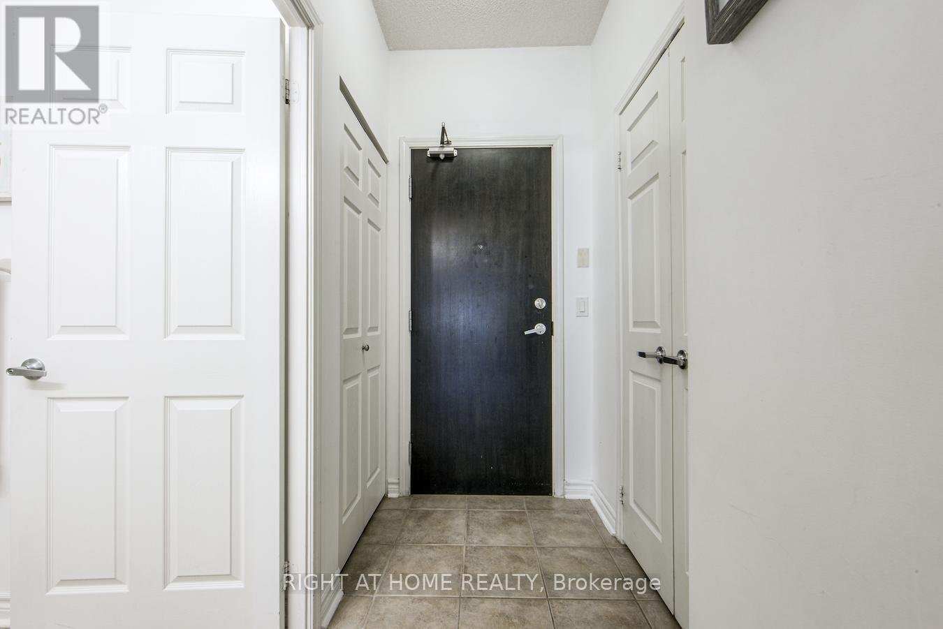 1809 - 388 Prince Of Wales Drive, Mississauga (City Centre), Ontario L5B 0A1 - Photo 7 - W12349406