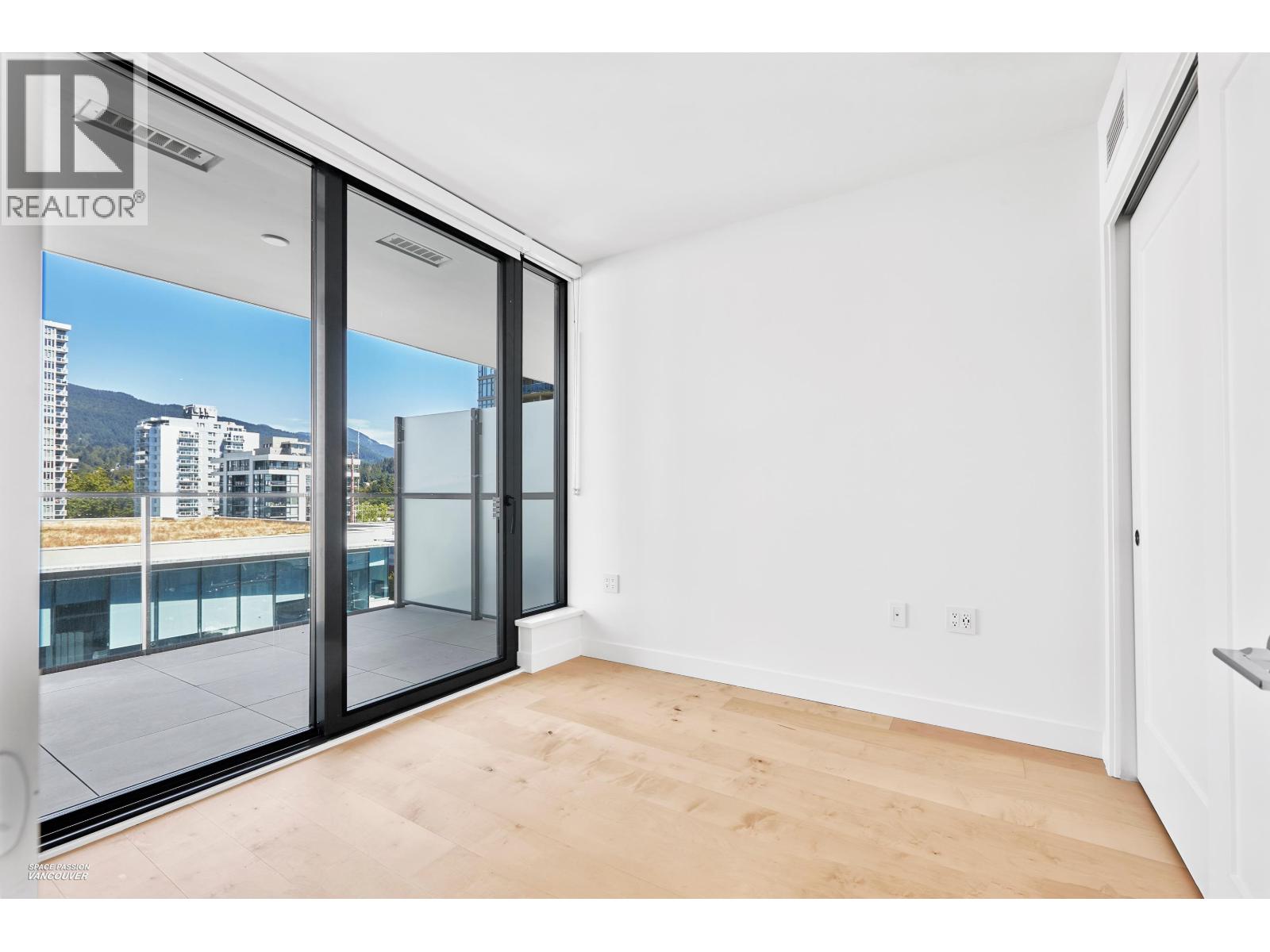 807 135 E 13th Street, Vancouver, British Columbia  V7L 0J8 - Photo 4 - R3036365