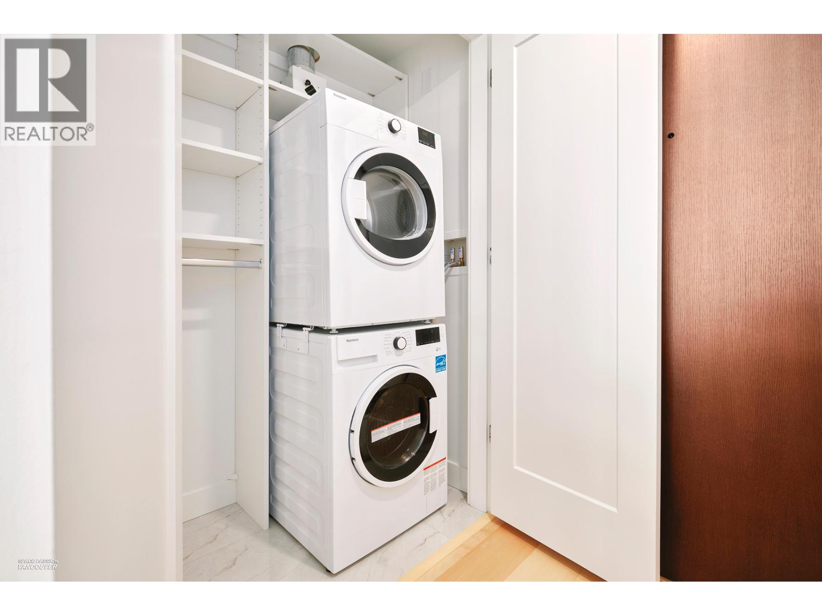 807 135 E 13th Street, Vancouver, British Columbia  V7L 0J8 - Photo 18 - R3036365