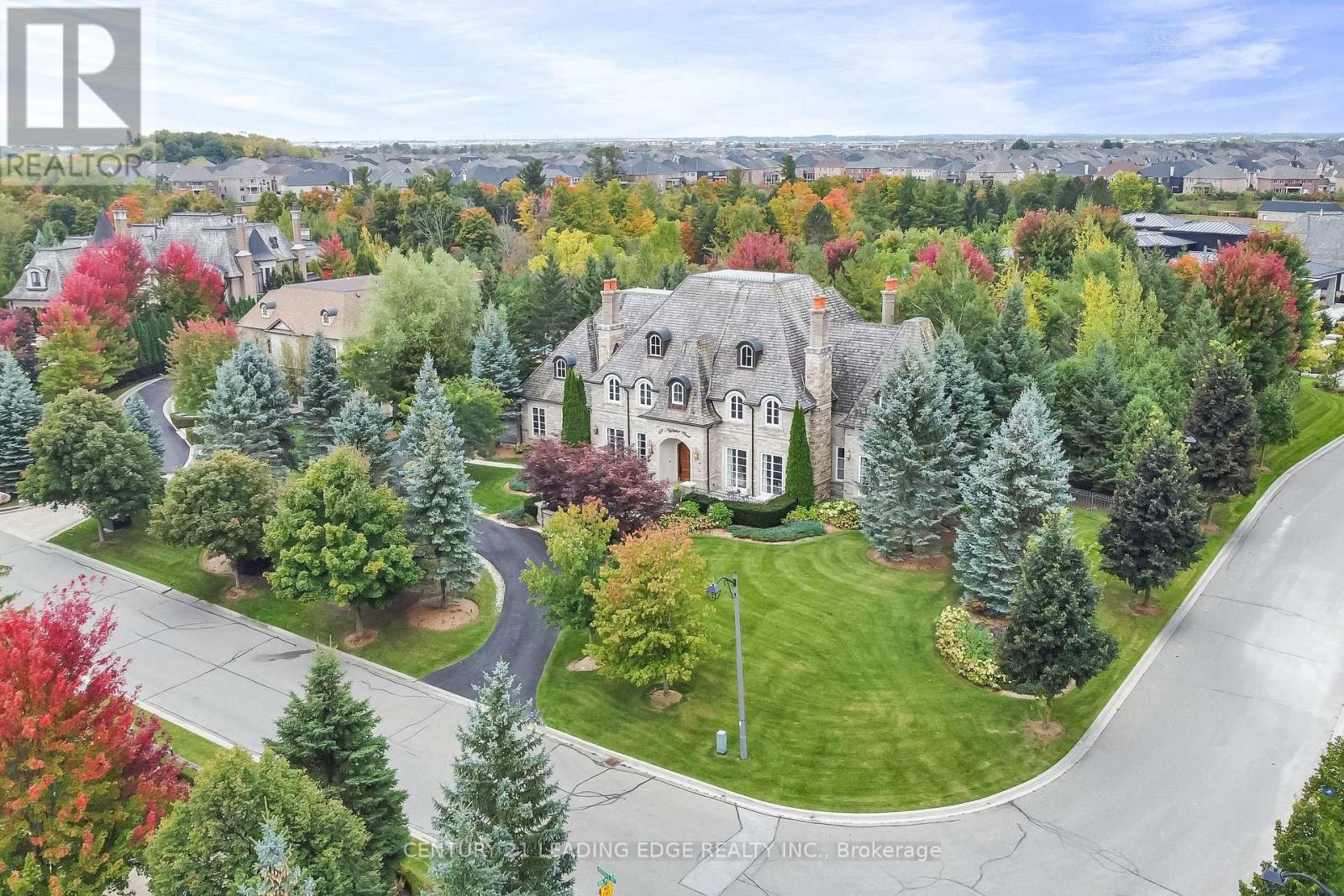 2 Nightfall Court, Vaughan (Kleinburg), Ontario  L4N 3N5 - Photo 2 - N12349420