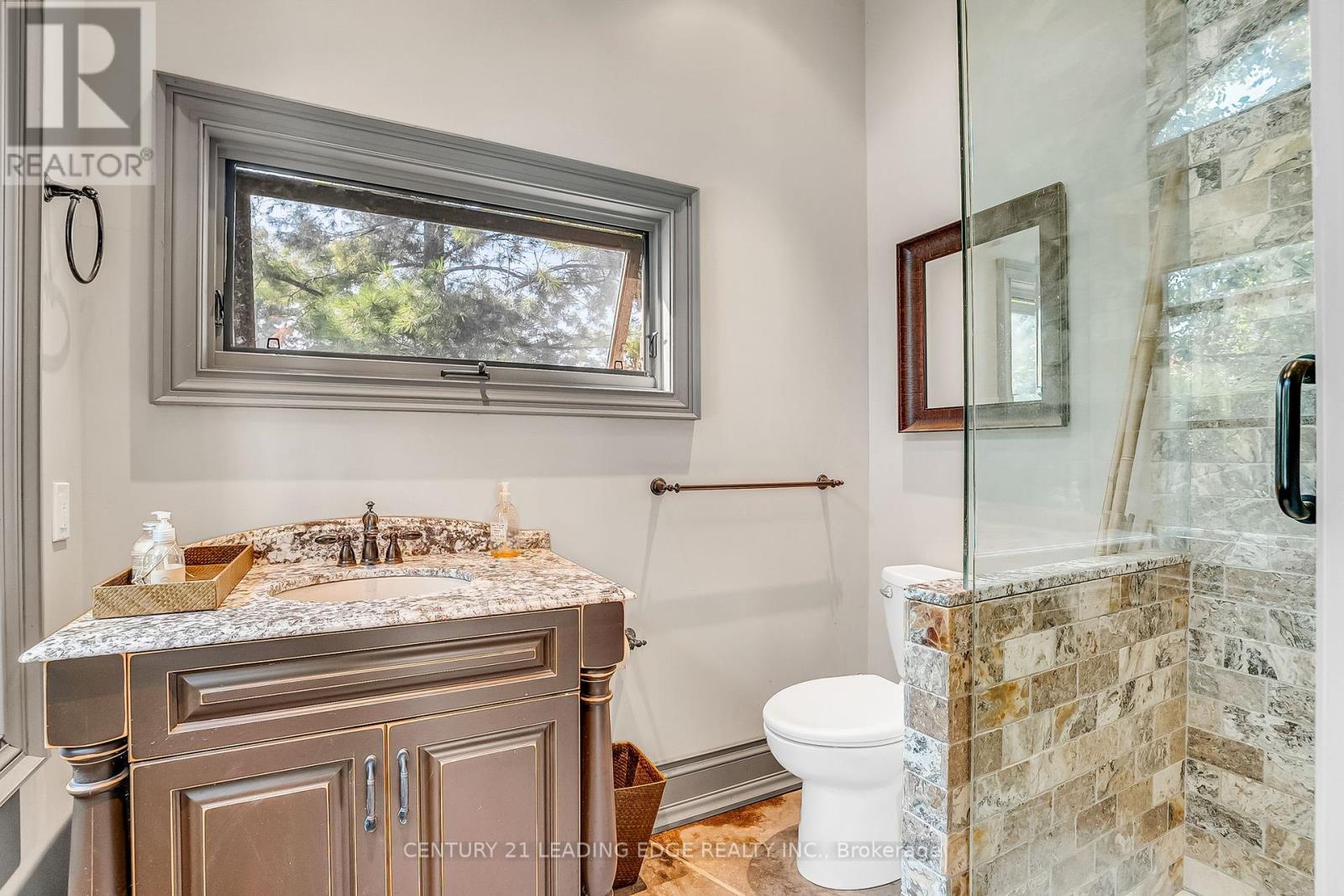 2 Nightfall Court, Vaughan (Kleinburg), Ontario  L4N 3N5 - Photo 47 - N12349420