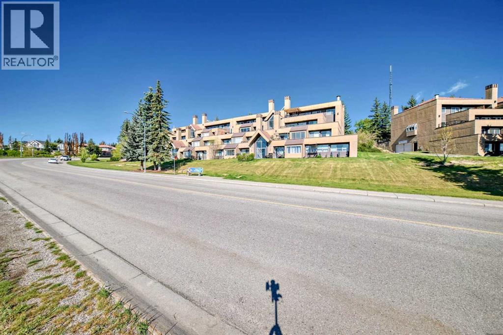 Property at 5, 212 Village Terrace SW image 3
