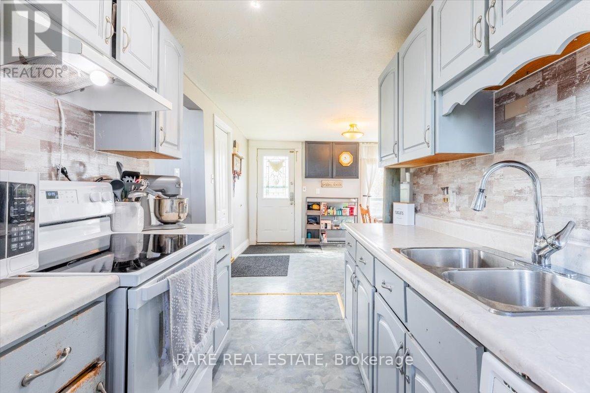 62 Mill Lane, Melancthon, Ontario  L9V 2T9 - Photo 6 - X12349430