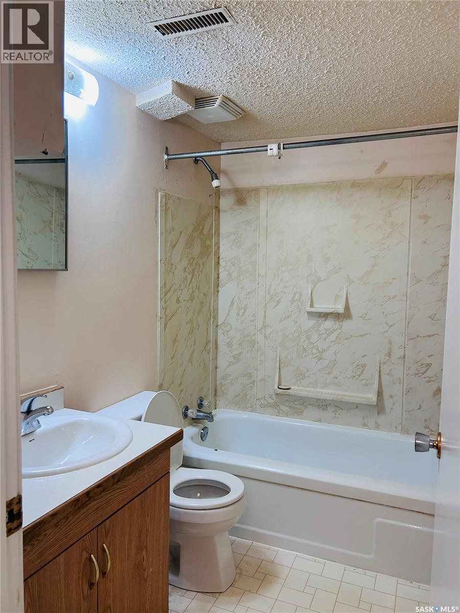 843 2 Street E, Prince Albert, Saskatchewan  S6V 0G2 - Photo 10 - SK015855