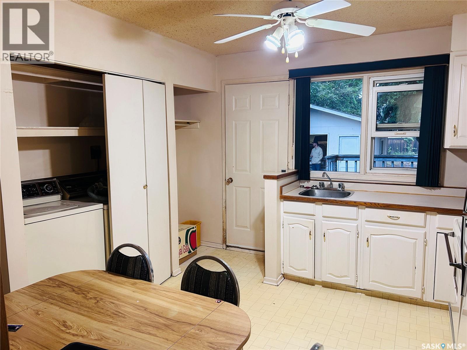 843 2 Street E, Prince Albert, Saskatchewan  S6V 0G2 - Photo 2 - SK015855