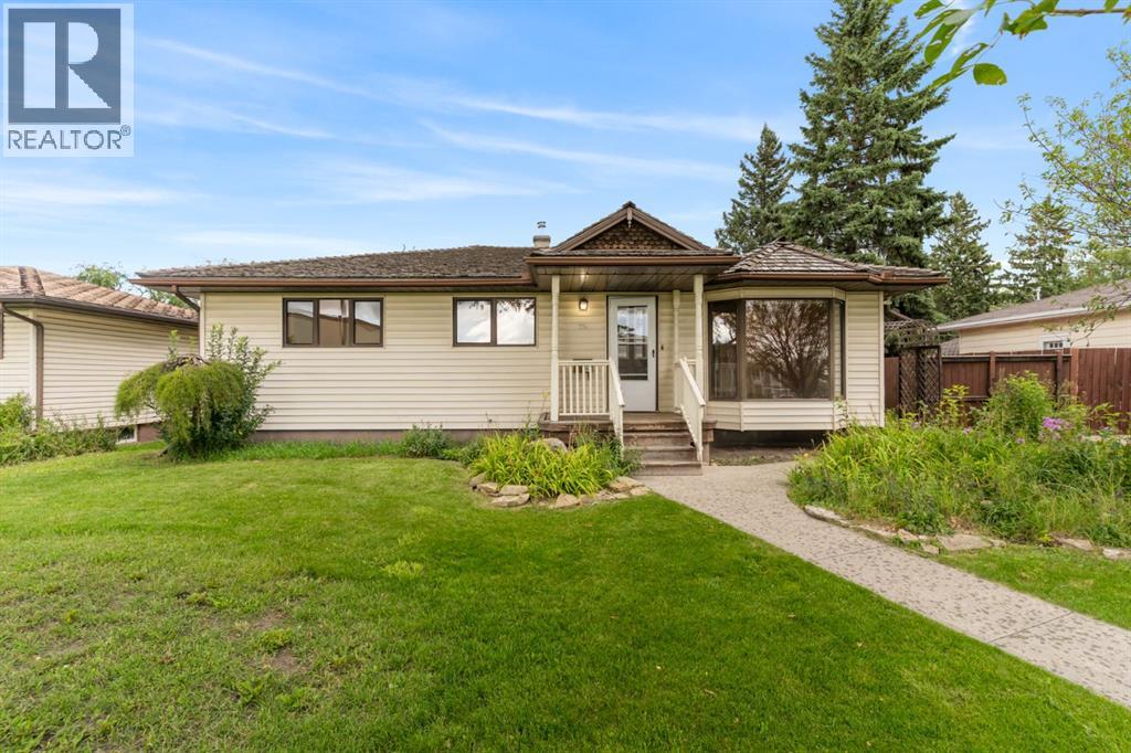 Property at 716 44 Avenue NW image 1