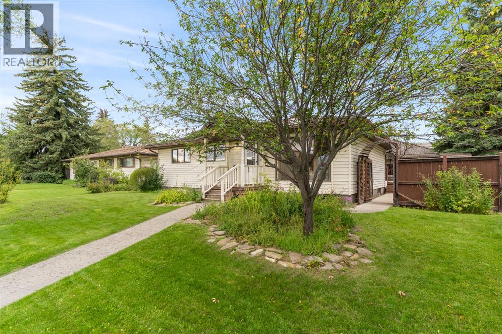 Property at 716 44 Avenue NW image 2
