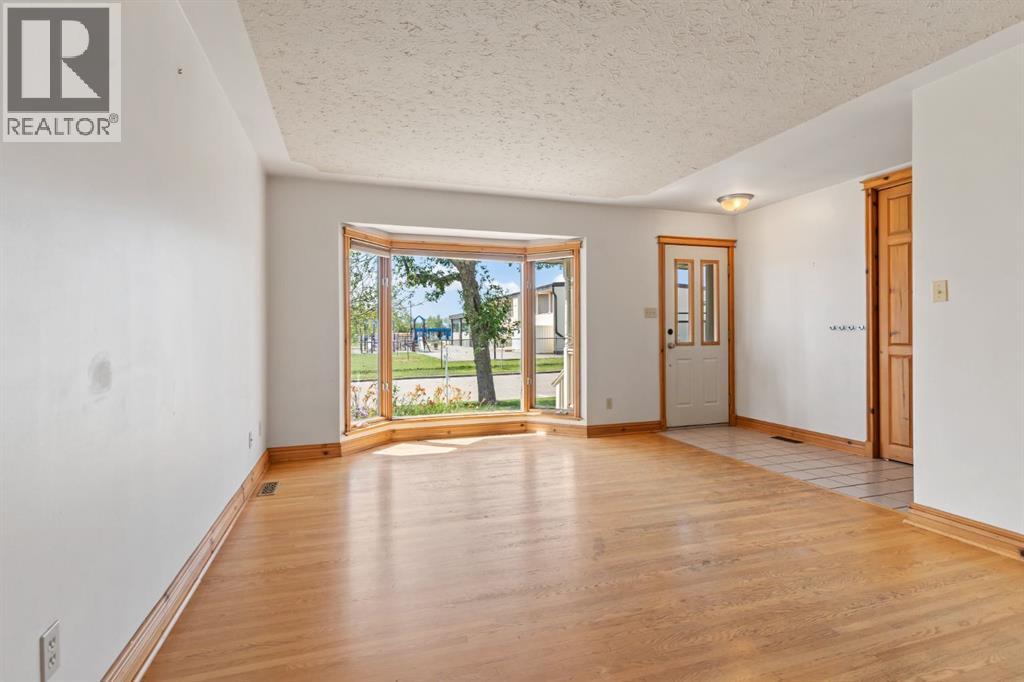 Property at 716 44 Avenue NW image 5