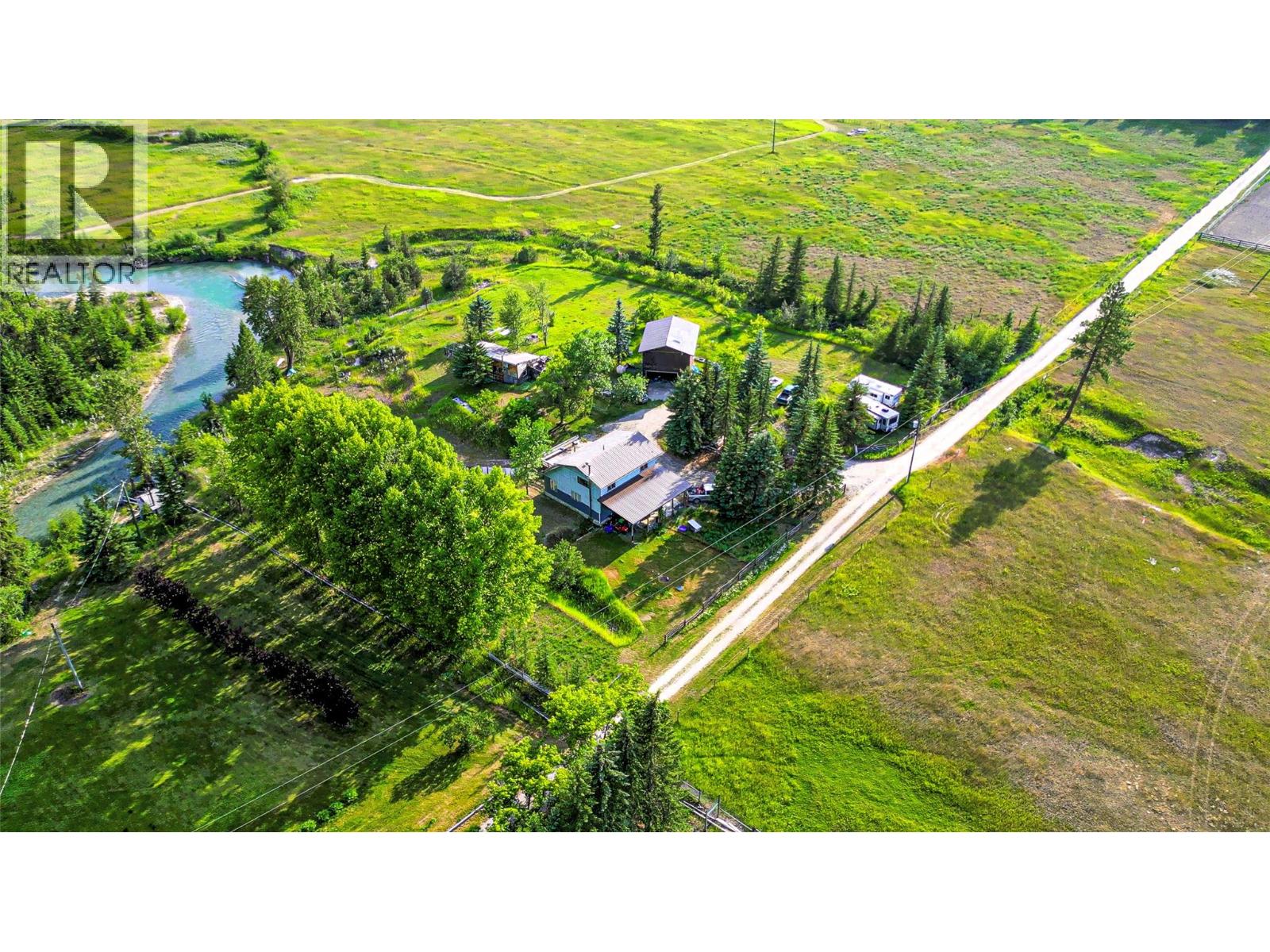 3560 ISLAND POND Road, skookumchuck, British Columbia