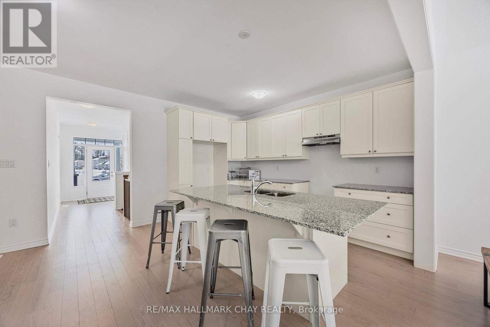 12 Dyer Crescent, Bracebridge, Ontario  P1L 0N4 - Photo 6 - X12349450