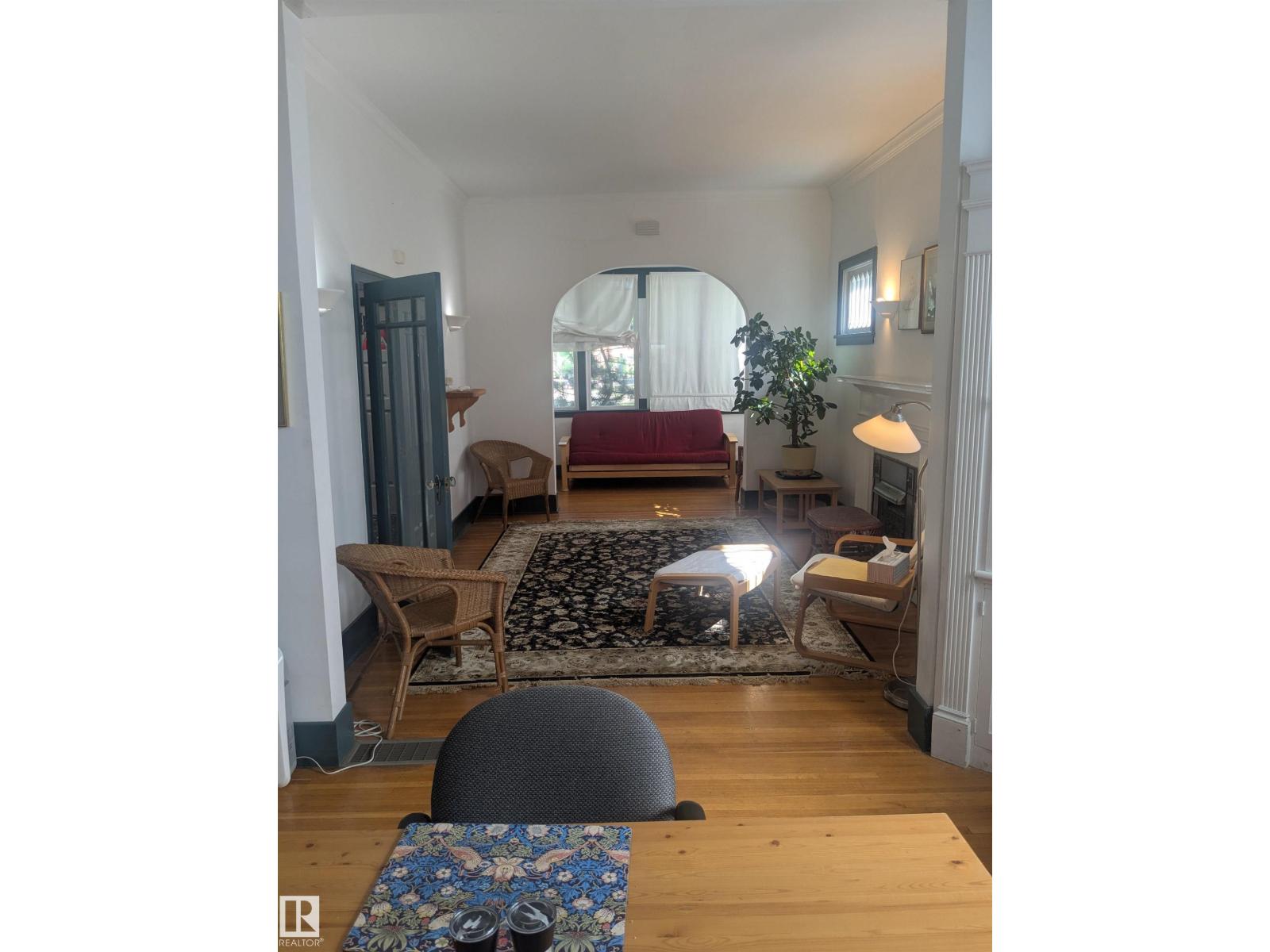 8416 104 St Nw, Edmonton, Alberta  T6E 4G2 - Photo 3 - E4453460
