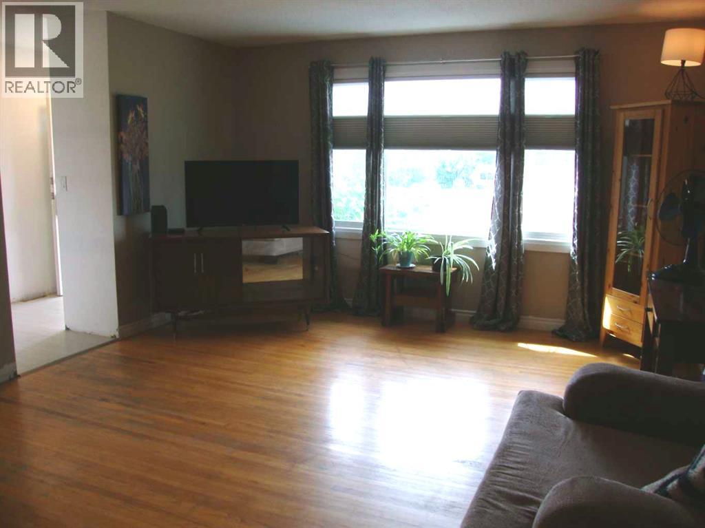 Property at 4122 38 Avenue image 5