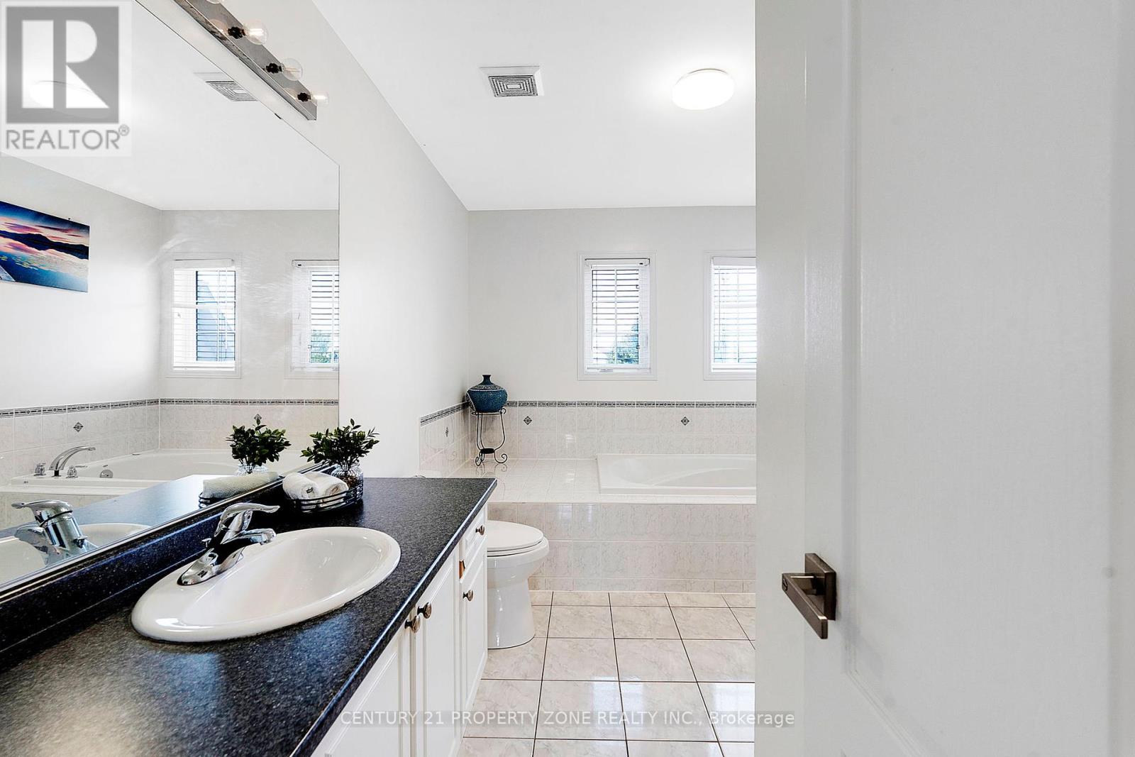 2 Oranmore Crescent, Brampton (Credit Valley), Ontario  L6X 0J9 - Photo 20 - W12345786