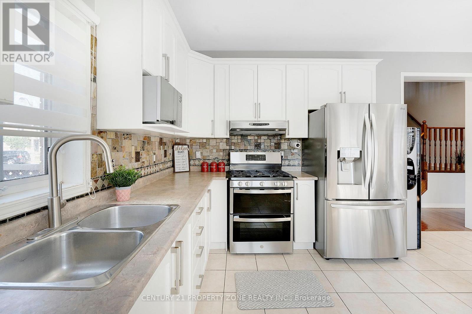 2 Oranmore Crescent, Brampton (Credit Valley), Ontario  L6X 0J9 - Photo 10 - W12345786