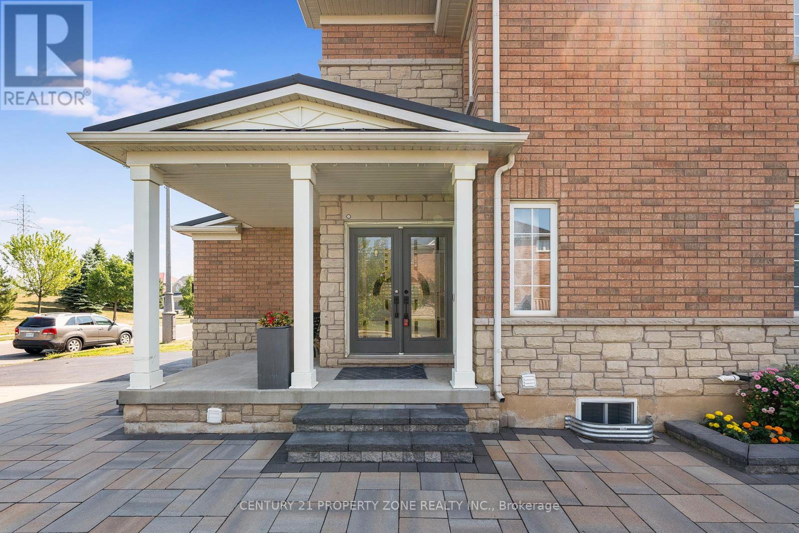 2 Oranmore Crescent, Brampton (Credit Valley), Ontario  L6X 0J9 - Photo 3 - W12345786