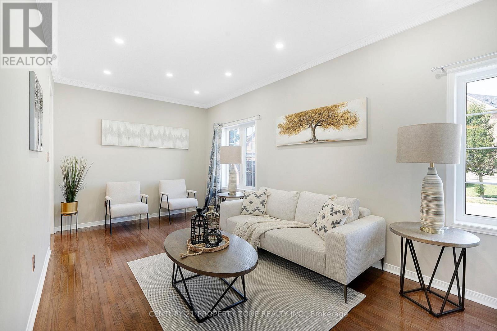2 Oranmore Crescent, Brampton (Credit Valley), Ontario  L6X 0J9 - Photo 5 - W12345786