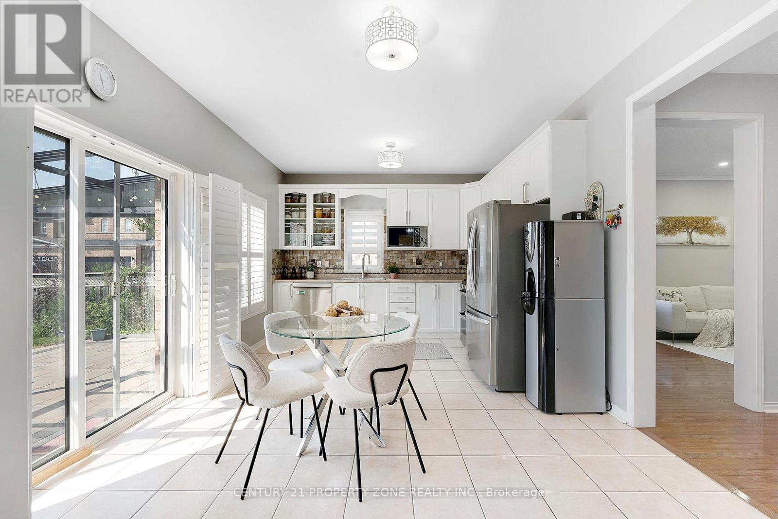 2 Oranmore Crescent, Brampton (Credit Valley), Ontario  L6X 0J9 - Photo 8 - W12345786