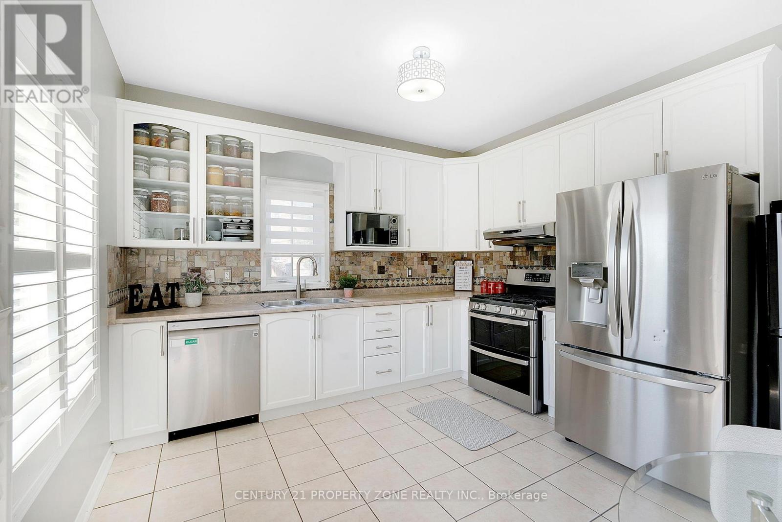 2 Oranmore Crescent, Brampton (Credit Valley), Ontario  L6X 0J9 - Photo 9 - W12345786