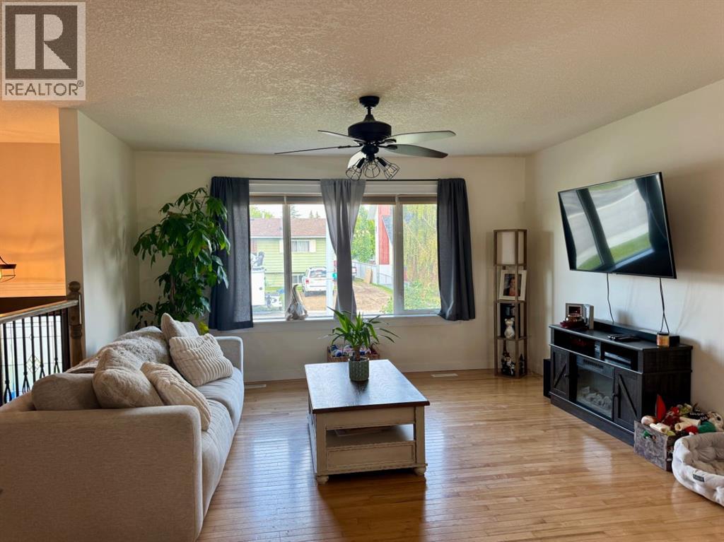 Property at 11805 94a Street image 3