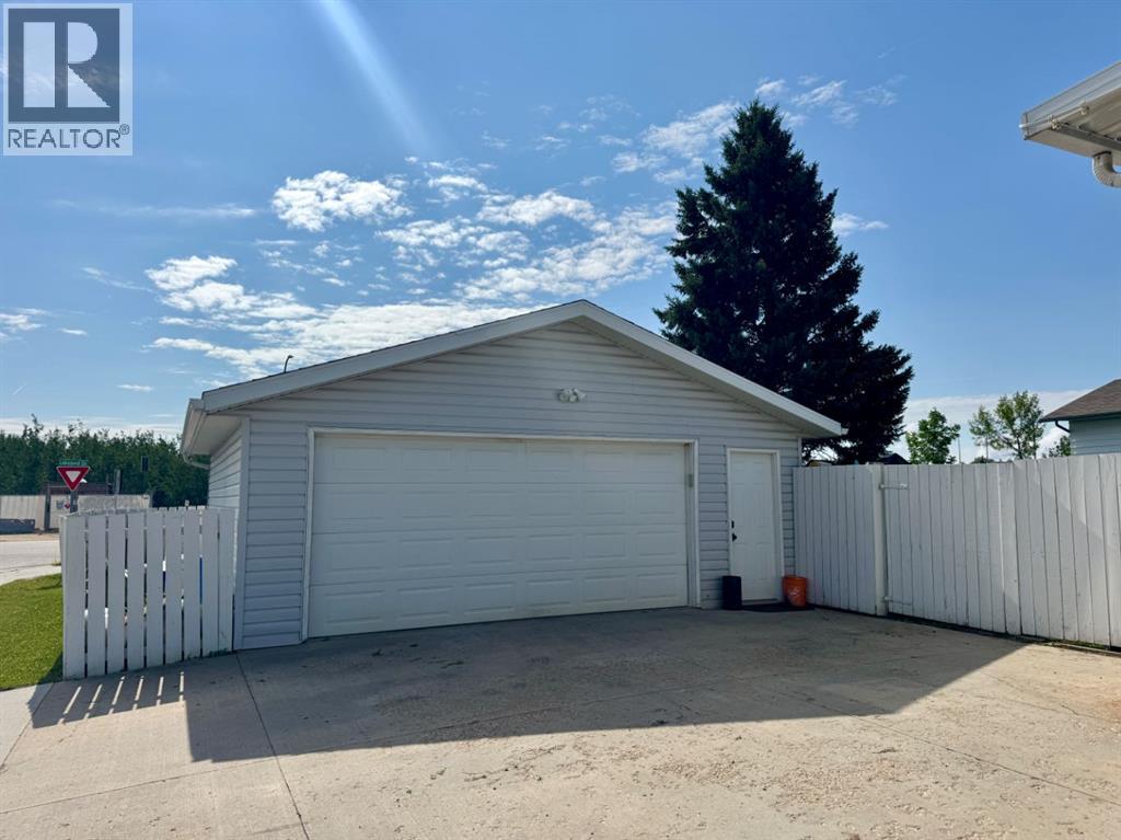 Property at 11805 94a Street image 2