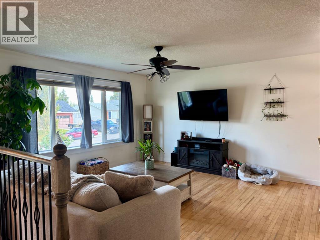 Property at 11805 94a Street image 4