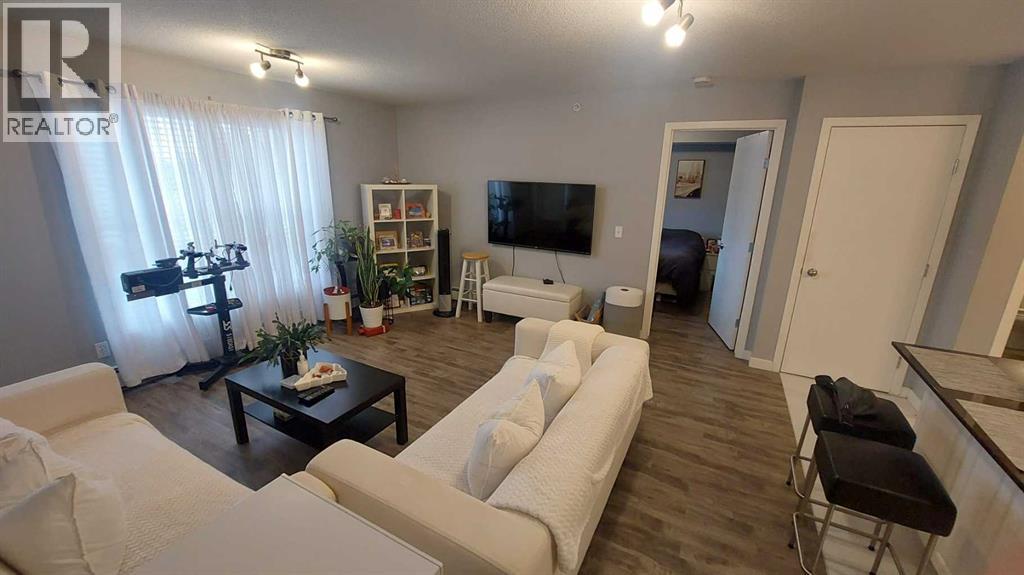 Property at 402, 2000 applevillage Court SE image 3