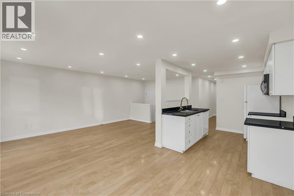 Property at 62 FOXGLOVE Crescent image 4