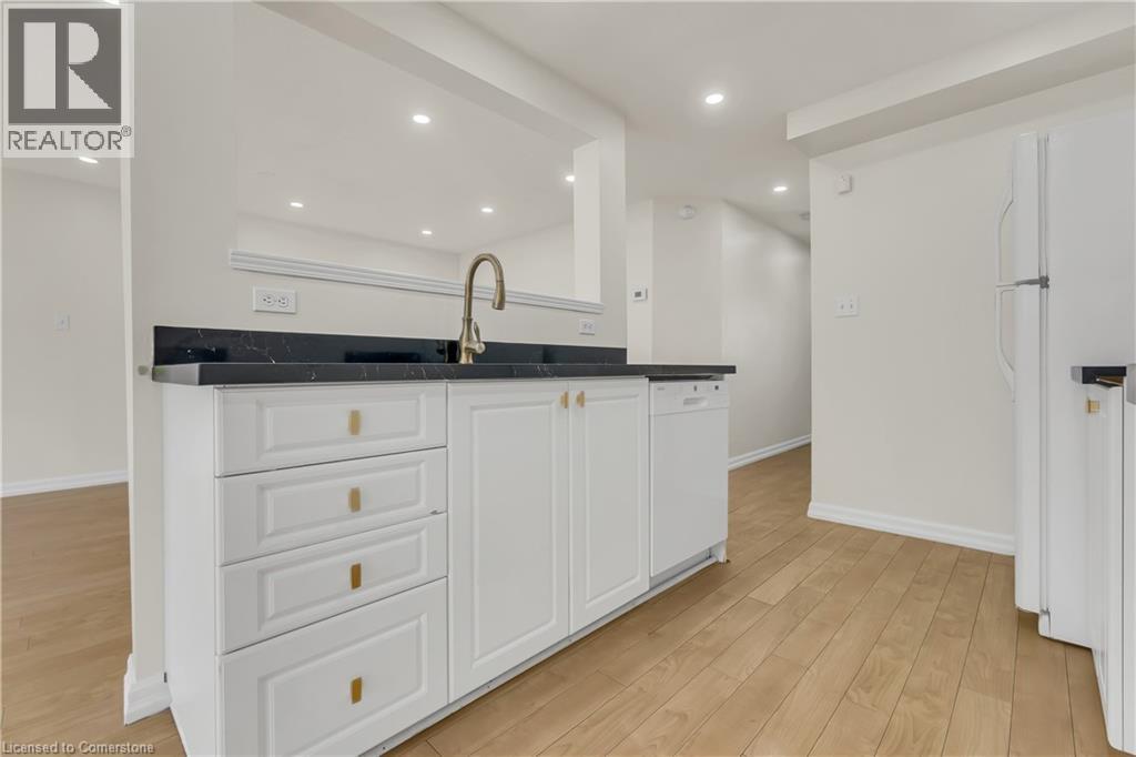 Property at 62 FOXGLOVE Crescent image 5