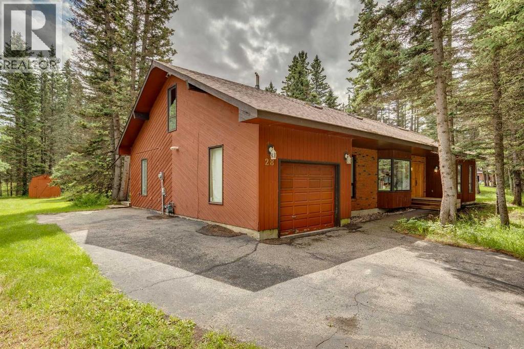 28 Wolf Drive, Rural Rocky View County, Alberta  T3Z 1A3 - Photo 2 - A2246657