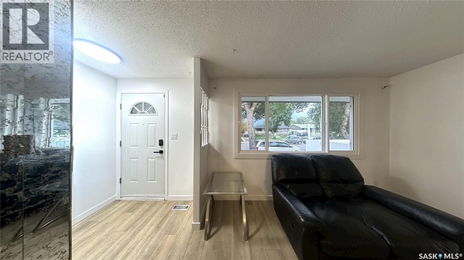 Property at 41 Cartier CRESCENT image 2