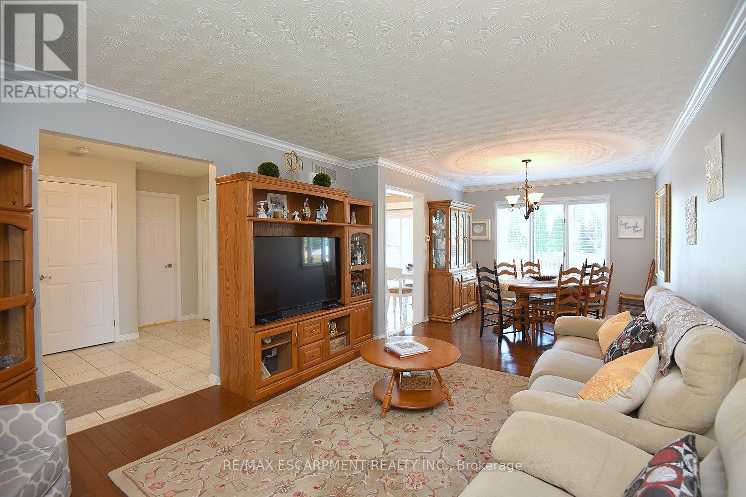 11 Jacqueline Boulevard, Hamilton, Ontario  L9B 2R1 - Photo 12 - X12349534
