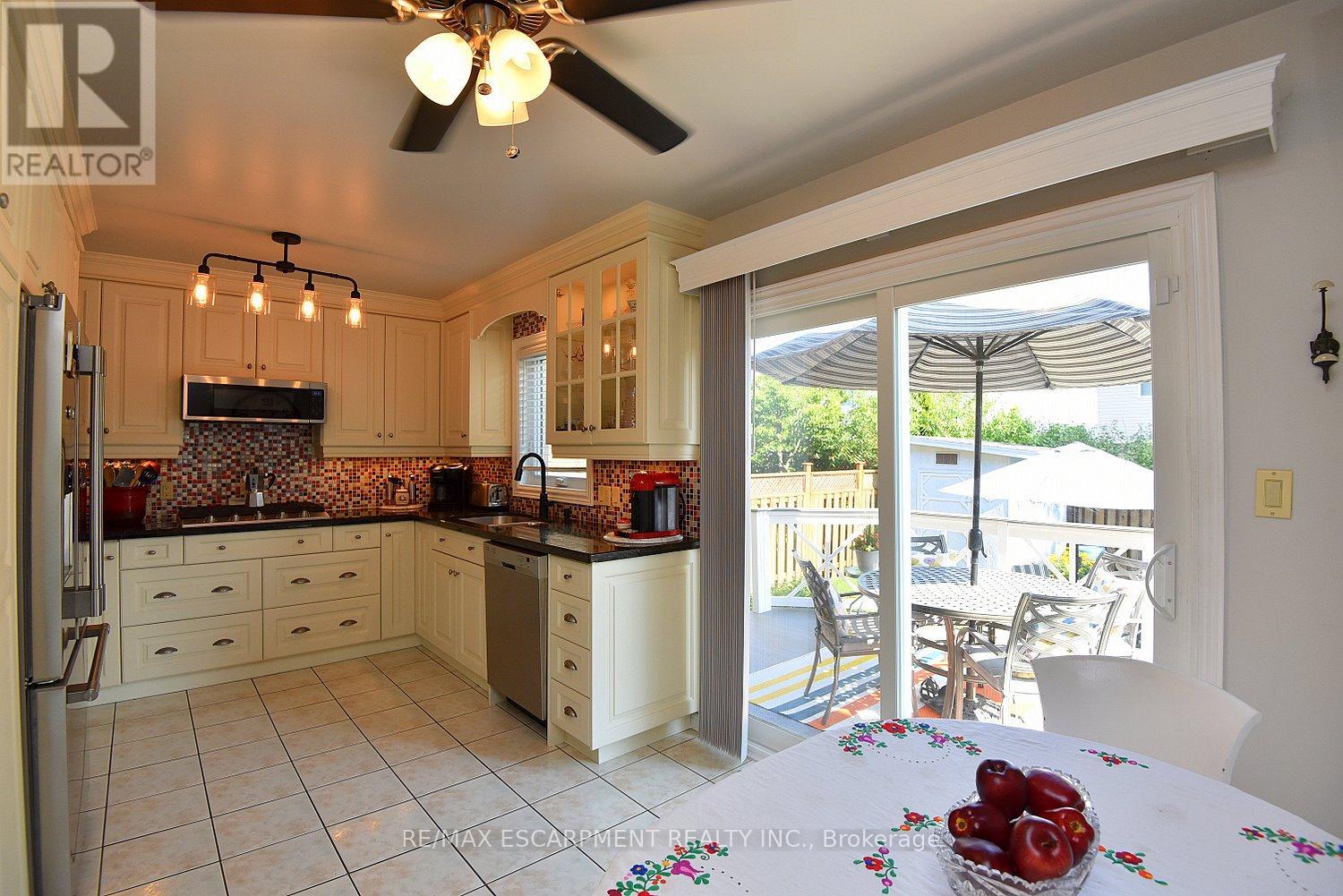 11 Jacqueline Boulevard, Hamilton, Ontario  L9B 2R1 - Photo 14 - X12349534