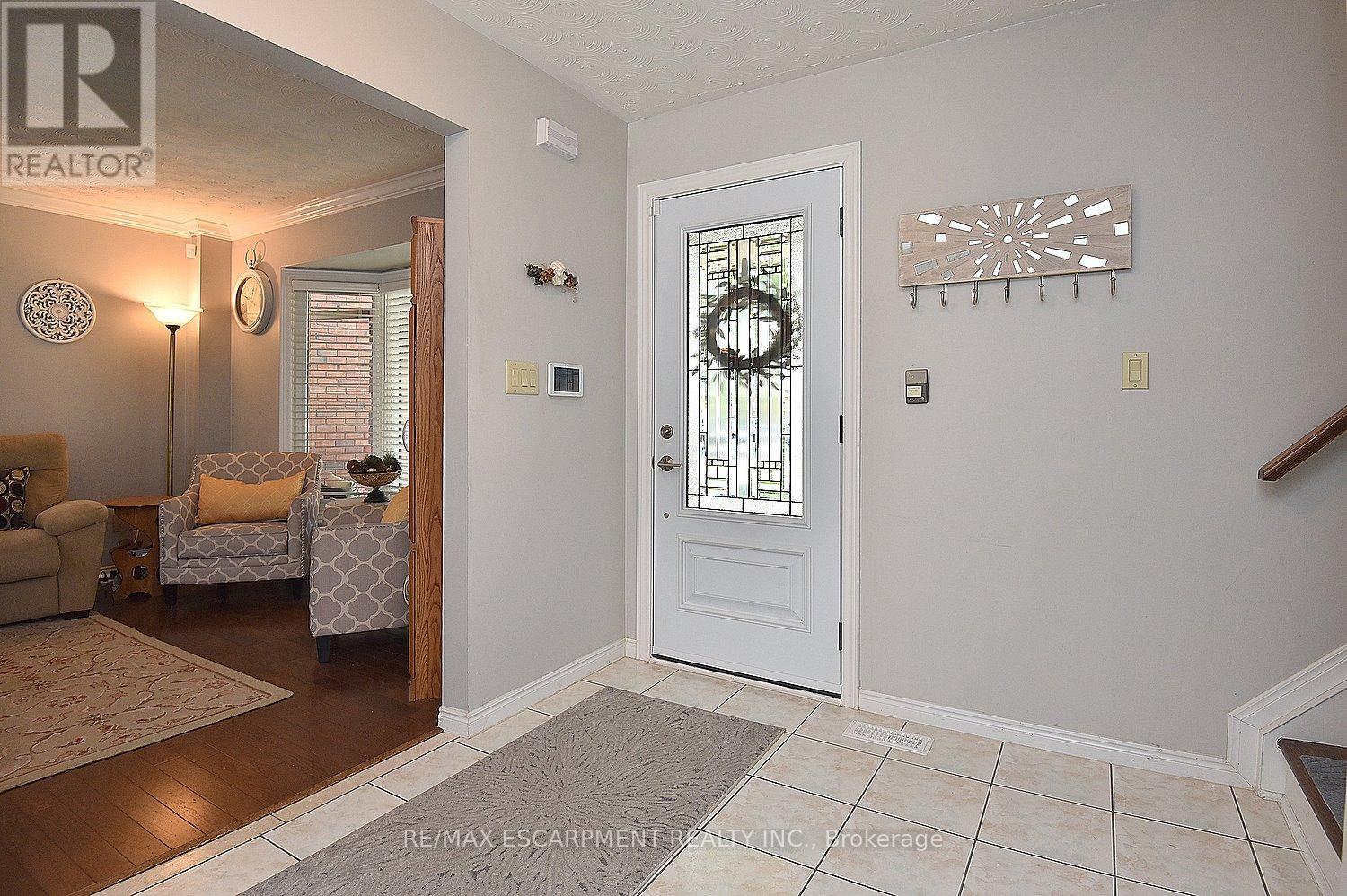 11 Jacqueline Boulevard, Hamilton, Ontario  L9B 2R1 - Photo 9 - X12349534