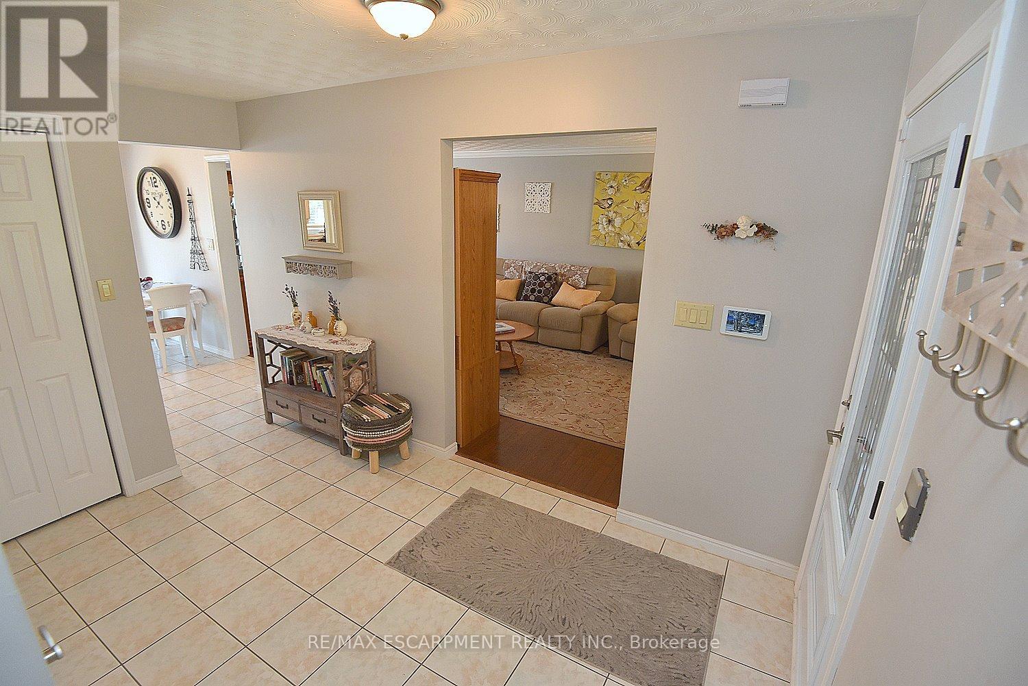 11 Jacqueline Boulevard, Hamilton, Ontario  L9B 2R1 - Photo 7 - X12349534